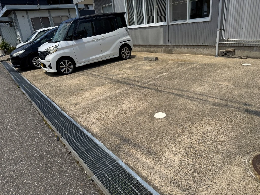 スカイハウス II 駐車場