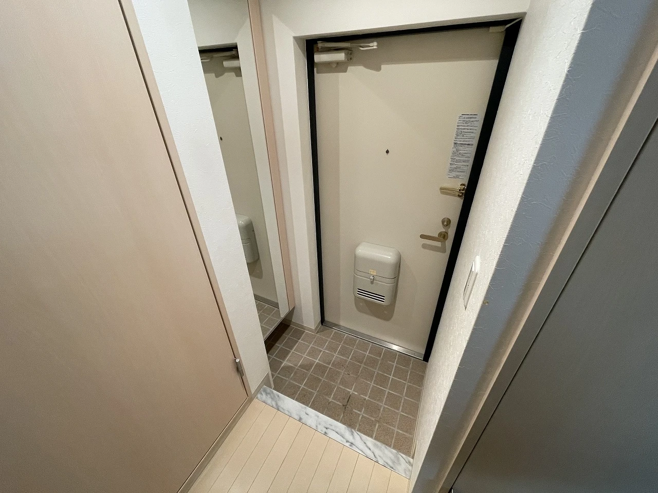 ファーストクラス大学南 105 玄関