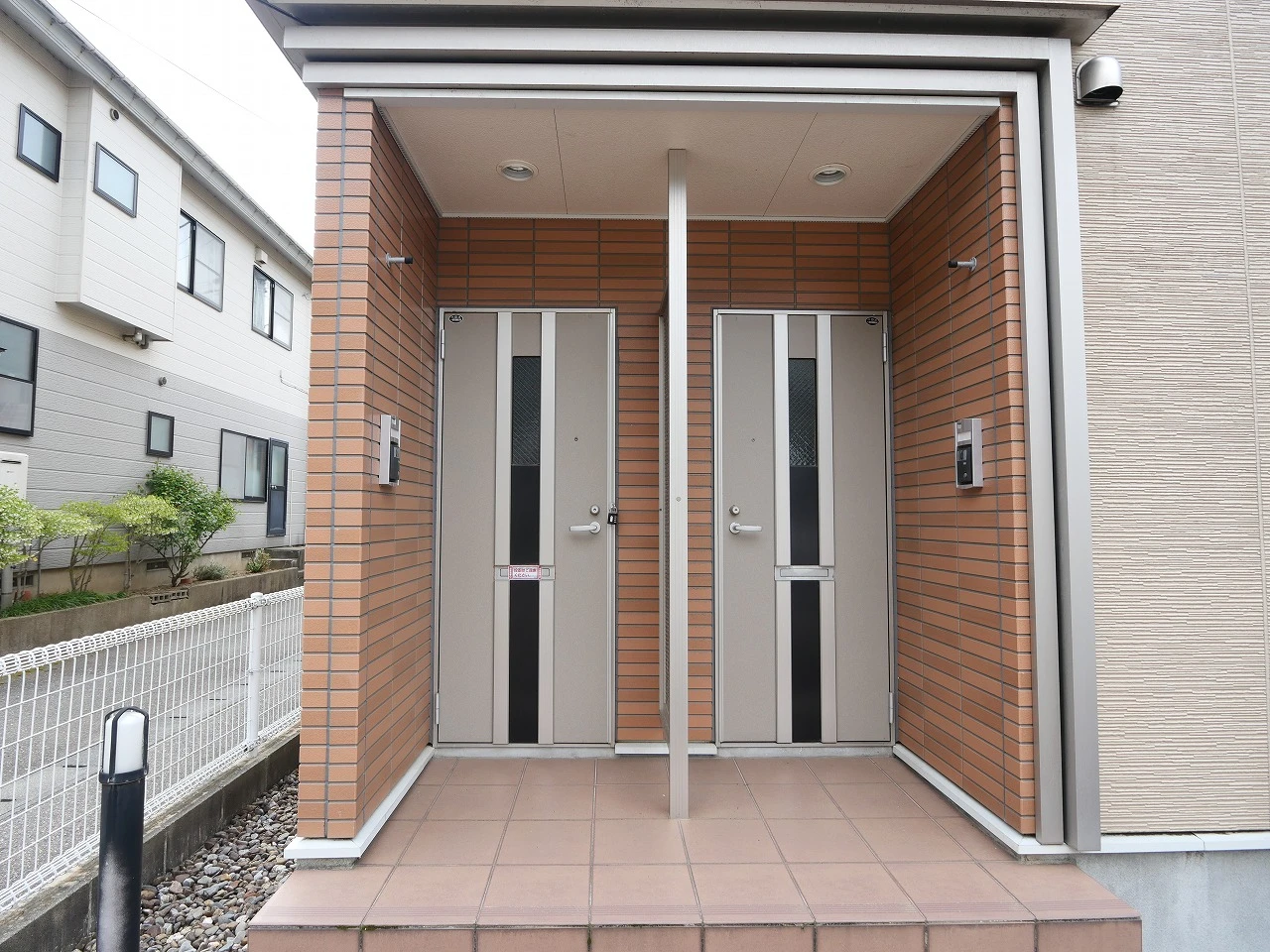 星六　弐号館 101 玄関