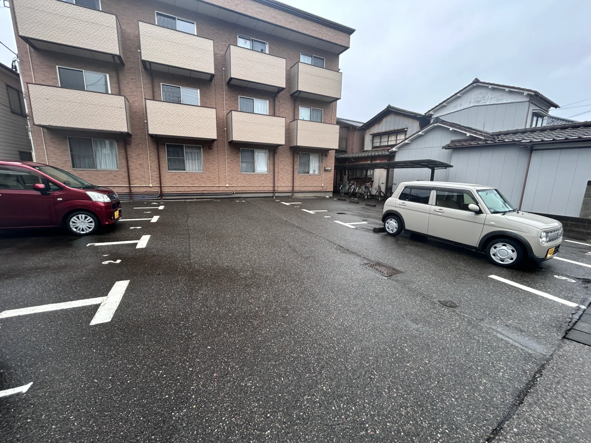 サンロイヤル白山浦 102 駐車場