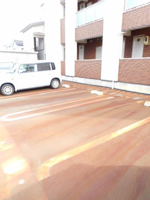 クレール 103 駐車場