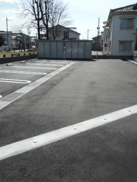 コンフォーティア 101 駐車場