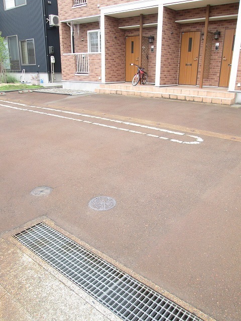 パークサイド南 102 駐車場
