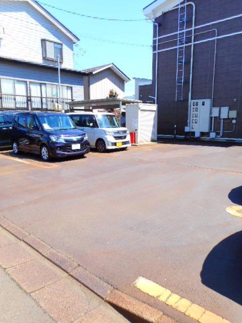 プリマベーラ 201 駐車場