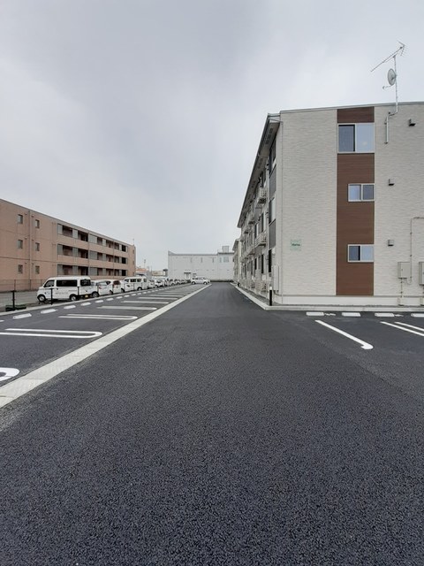 ナリワリ ハッタ 303 駐車場