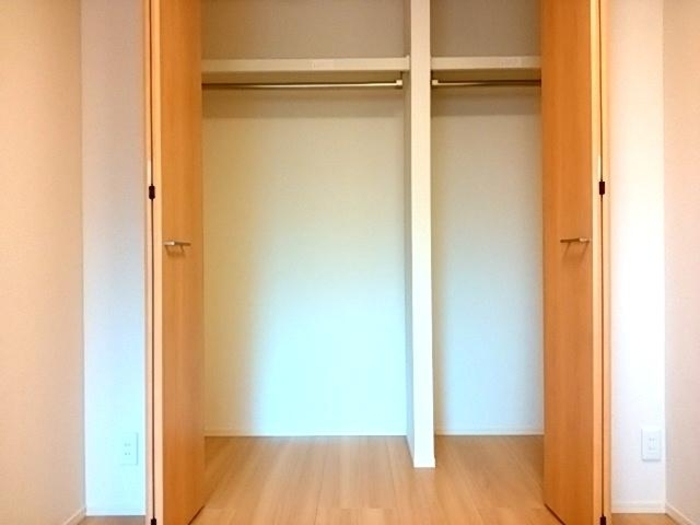 ロイヤルスクエア 202 収納