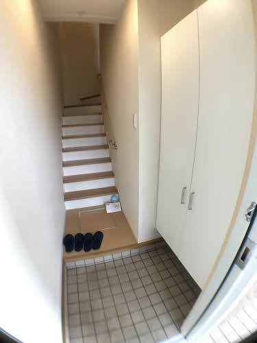 ガーデンシティ長倉　J 203 玄関