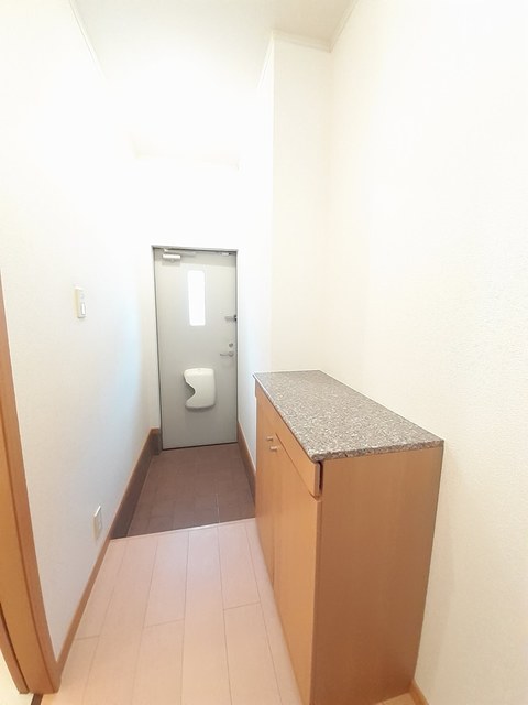 星六　弐号館 101 玄関