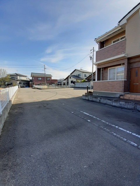 セイバリー エイト 204 駐車場