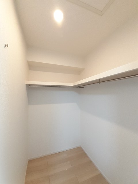 ルーエ西本成寺Ⅰ 204 収納