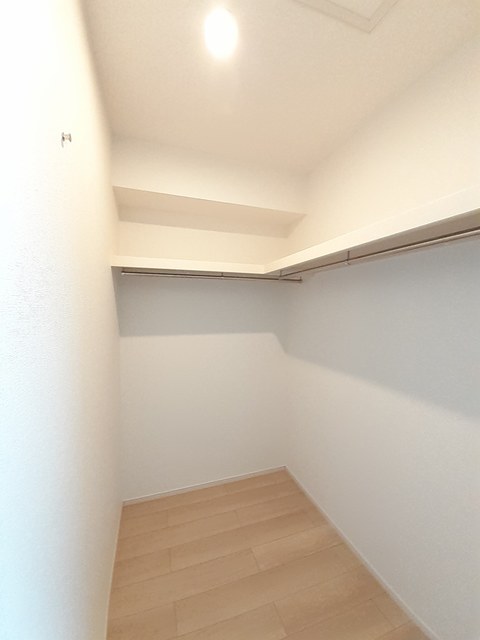 ルーエ西本成寺Ⅰ 205 収納