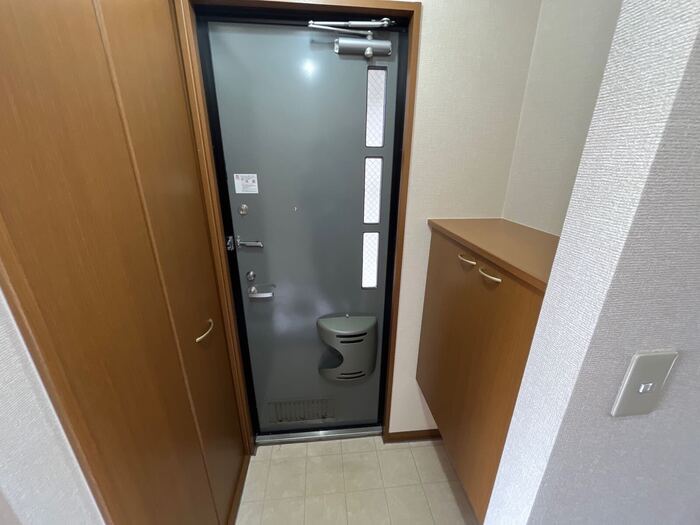 ロイヤルタウン松崎 Ａ/Ｂ B102 玄関