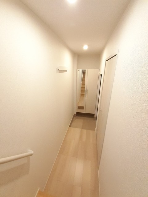 ナリワリ リリー 203 玄関