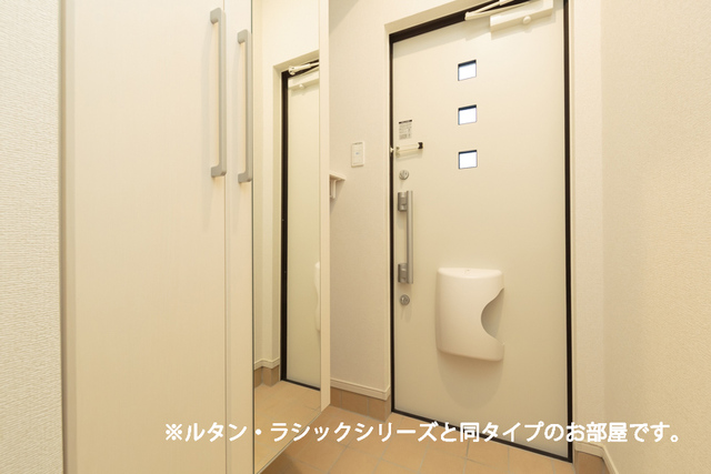 ヒカルサ新潟沼垂西 205 玄関