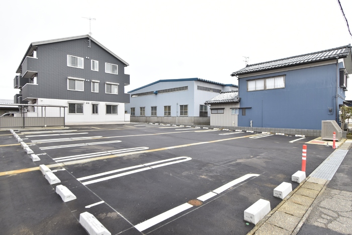 アトールテラス三条 203 駐車場