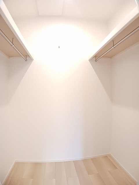 ラーゴム Ⅰ 203 収納