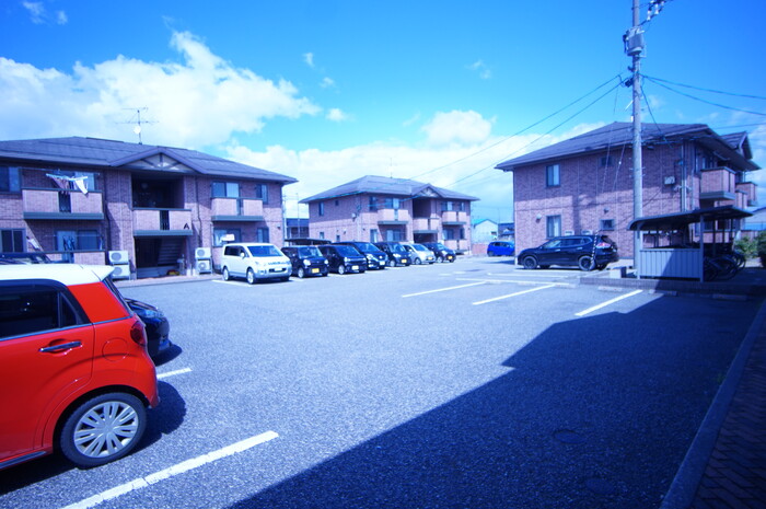 グリーンパーク Ａ/Ｂ/Ｃ/Ｄ/Ｅ E203 駐車場