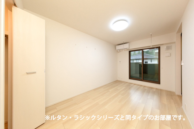 ヒカルサ新潟沼垂西 204 リビング