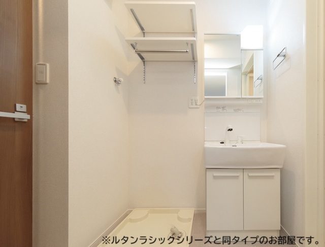 ヒカルサ新潟沼垂西 205 洗面所