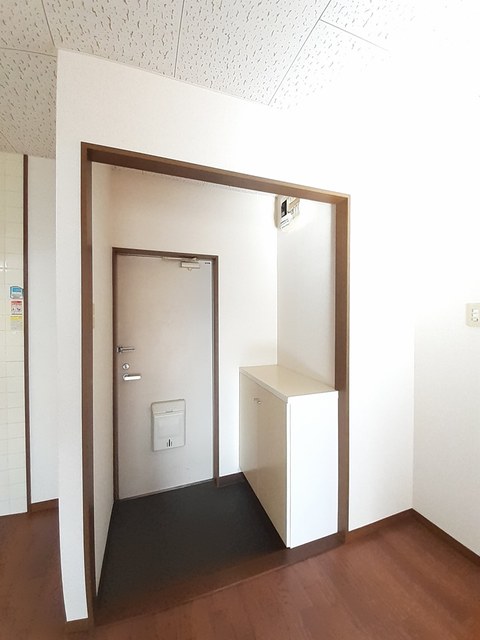 ガーデンヒルズ 101 玄関