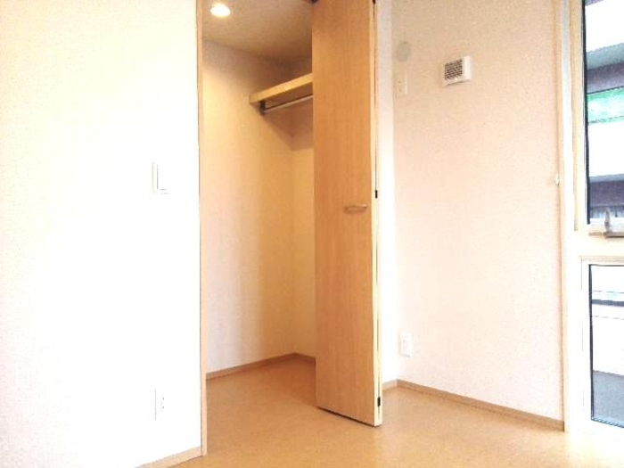 コンフォール川崎 301 収納