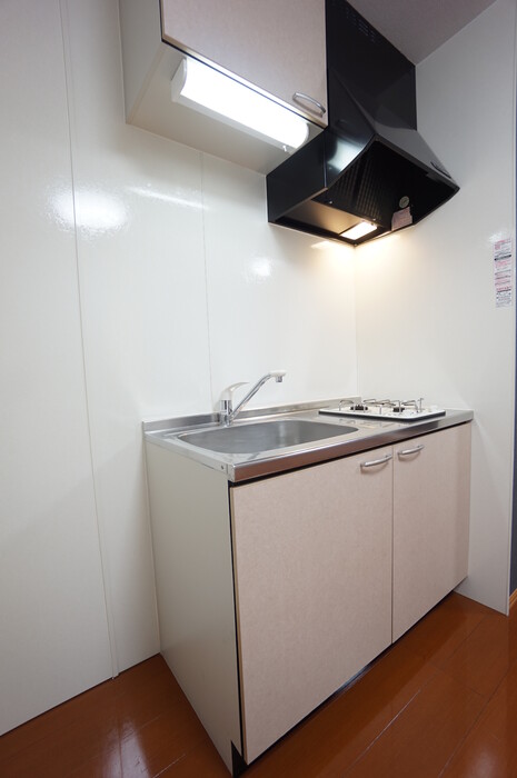 ＣＲＥＳＴ西小針台 103 キッチン