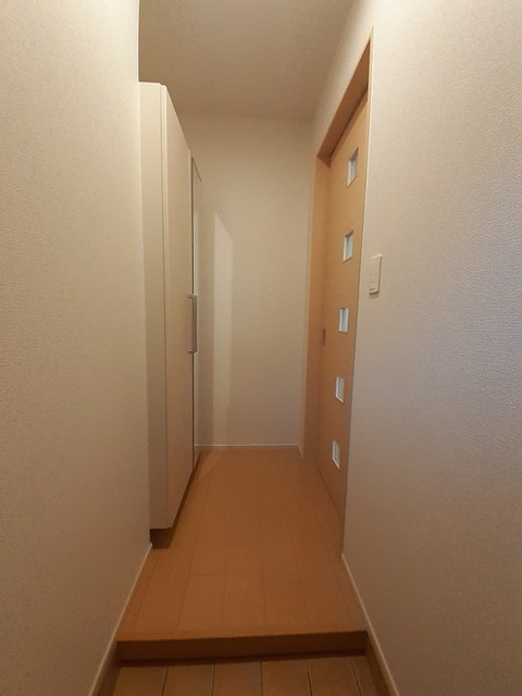 ローレル 102 玄関