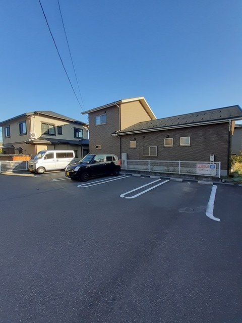 ローレル 102 駐車場