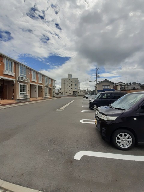 アクロポリス 204 駐車場