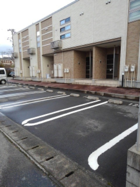 ブリランテ陽光 101 駐車場