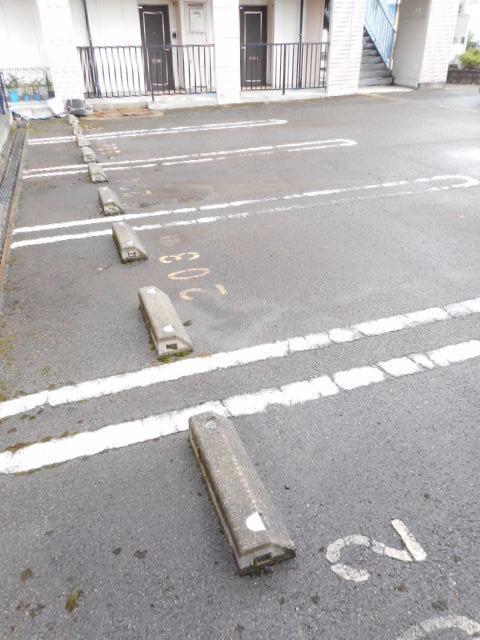 アンシャンテ 101 駐車場
