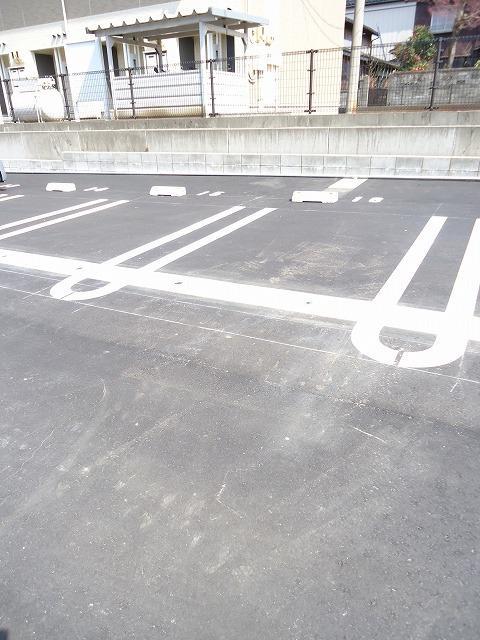 セレーナ ミミ Ⅰ 201 駐車場