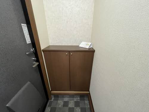 シャーメゾンランブル　E 102 玄関