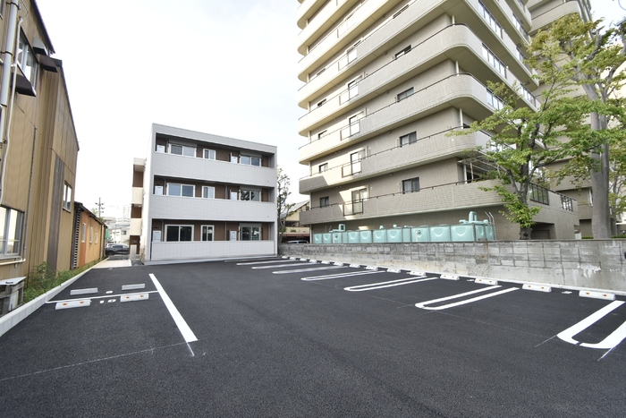 D-ROOM川端町 103 駐車場