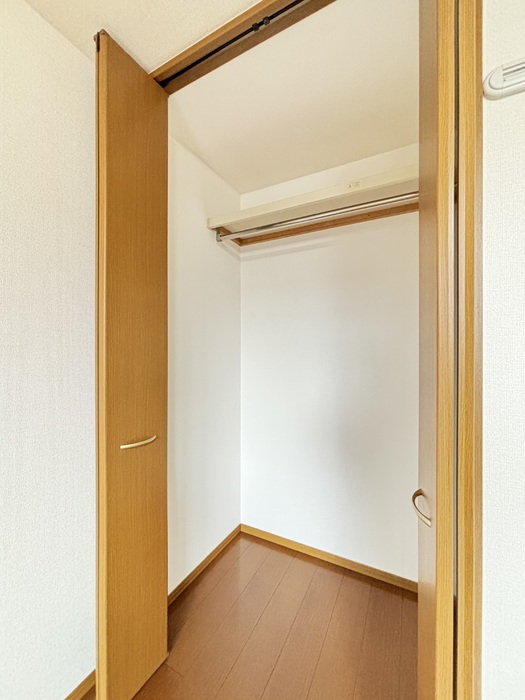 ローズコート萌木野 Ａ/Ｂ B101 収納