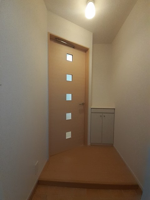 ヴィヴァーチェ 203 玄関