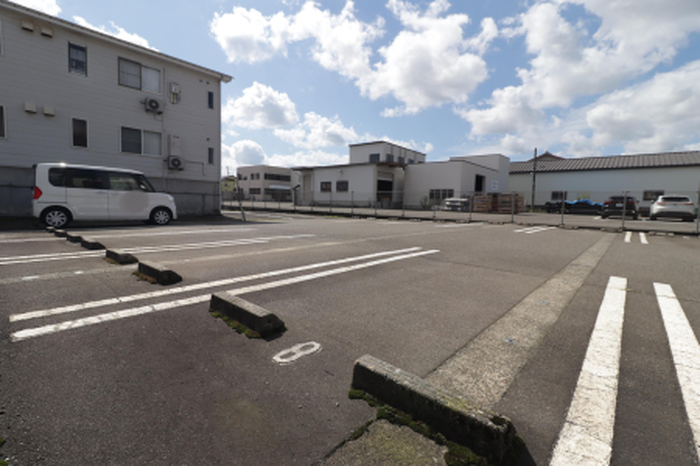 ラ・フォンテーヌ 202 駐車場