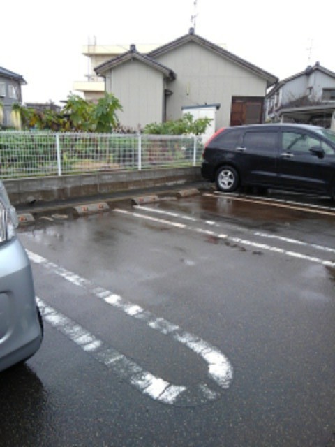 サン パティオＢ 202 駐車場