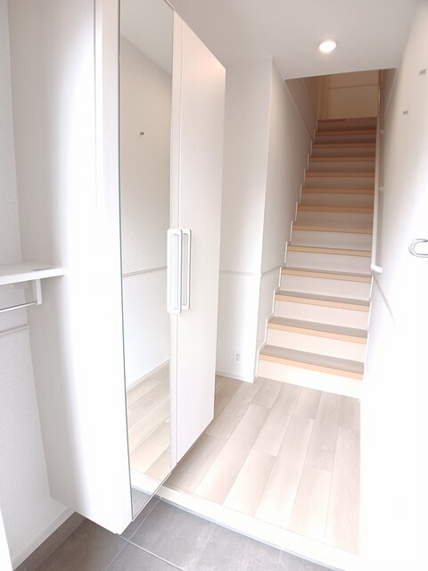 ヒカルサ長岡摂田屋Ⅰ 201 玄関