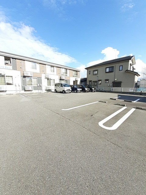 シャロン 204 駐車場