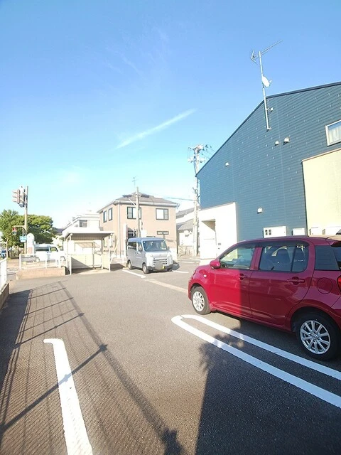 ベルクロスロード 201 駐車場