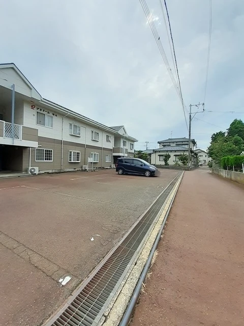 プラドール田川 203 駐車場