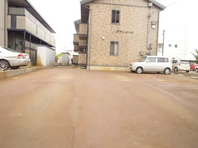 グランメール 203 駐車場