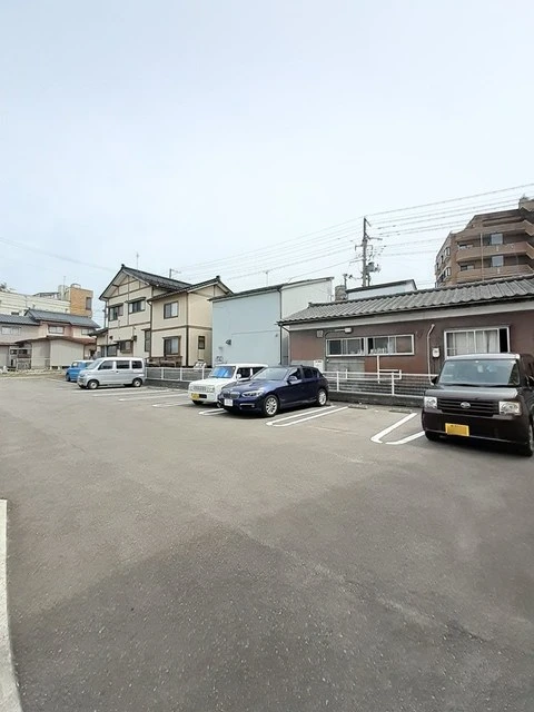 ラフレシール 101 駐車場