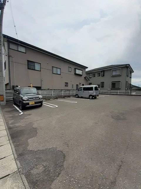 シャトン　ヒルズ 202 駐車場