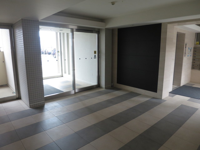 ファーストクラス中央インター 301 玄関