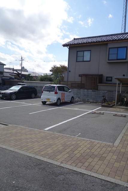 パルティール 207 駐車場