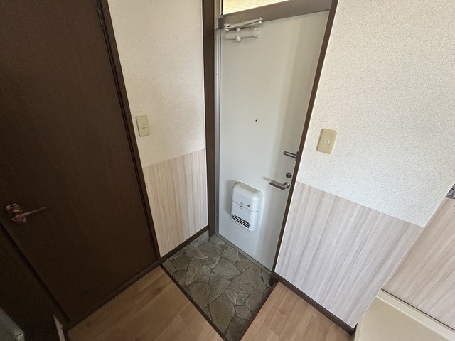 アリオス新大 102 玄関