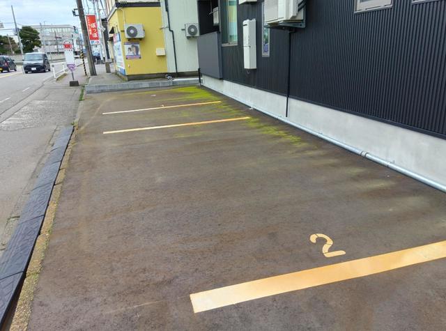 スカイラーク 3 駐車場