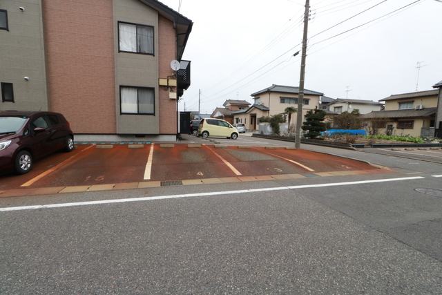 リヴェールＴ 105 駐車場